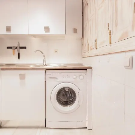 Cl Ubicacion Excelente Y Terraza Comun Junto A La Alfalfa * Seville